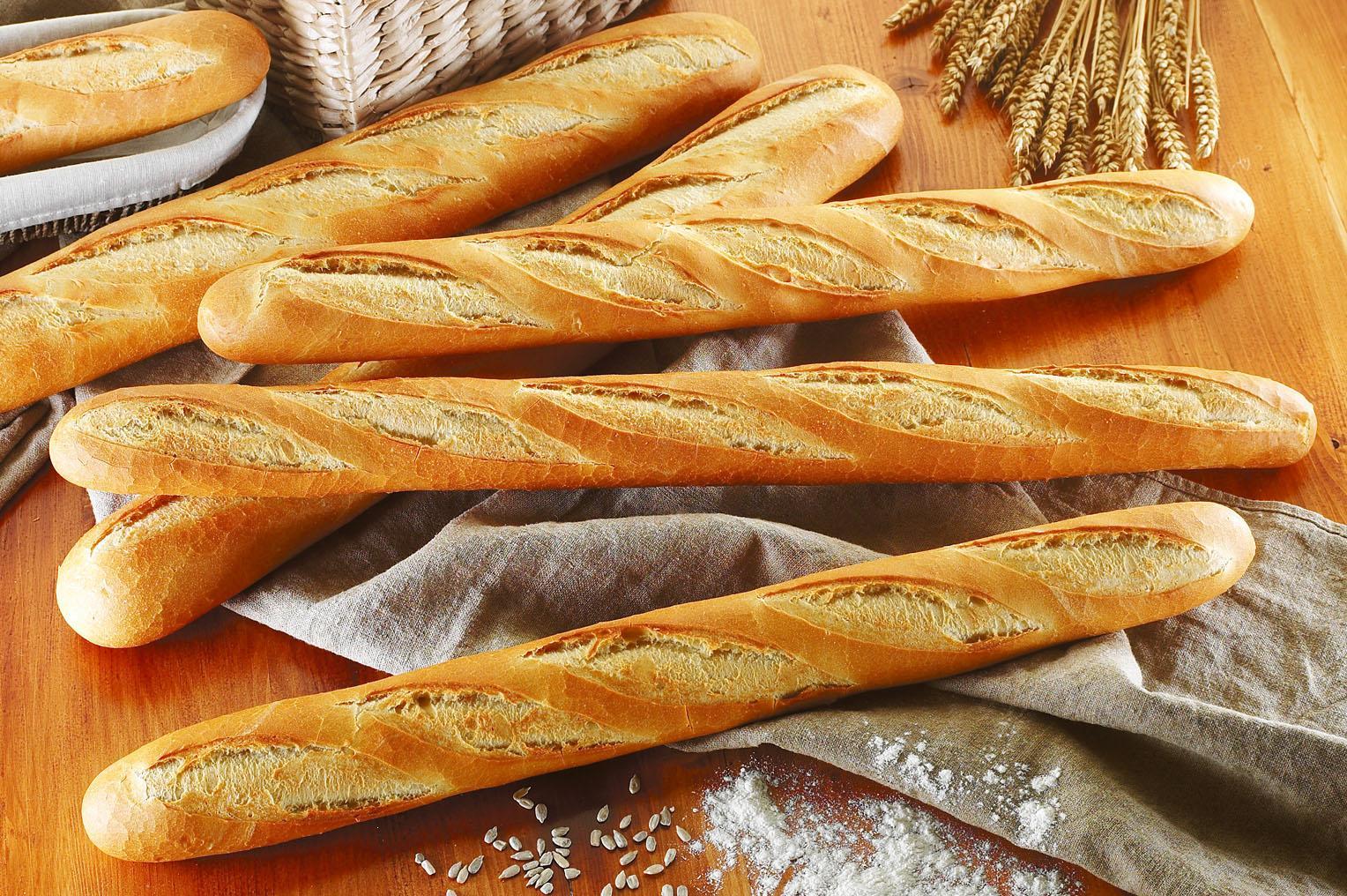 Trung bình trong 100g bánh mì trắng chứa hàm lượng calo là 264,6 kcal Trung bình trong 100g bánh mì trắng chứa hàm lượng calo là 264,6 kcal